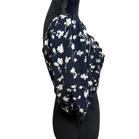 Lulu's | Pretty Fresh Navy Blue Floral Print Ruched Puff Sleeve Crop Top - Picture 5 of 11